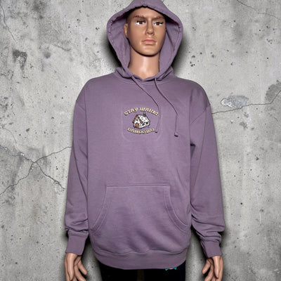 Sudadera con capucha bordada STAY WARM – Diseño de cabaña de invierno Dandoval